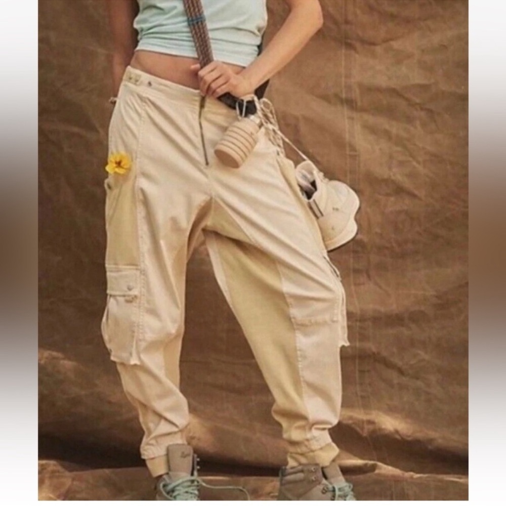 FREE PEOPLE Beige Cargo Pants -XS